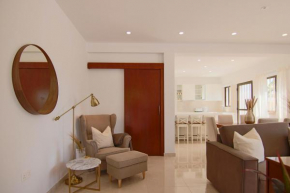 Phaedrus Living: City View Luxury Flat Androcleous